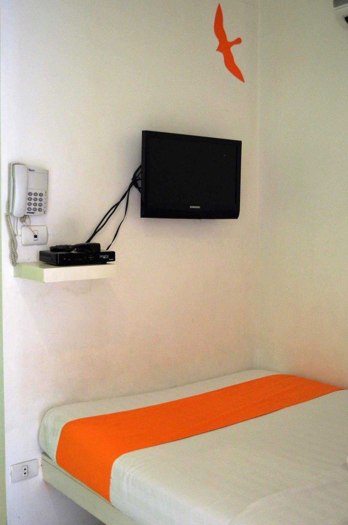 Islands Stay Hotels - Uptown Cebu Bagian luar foto