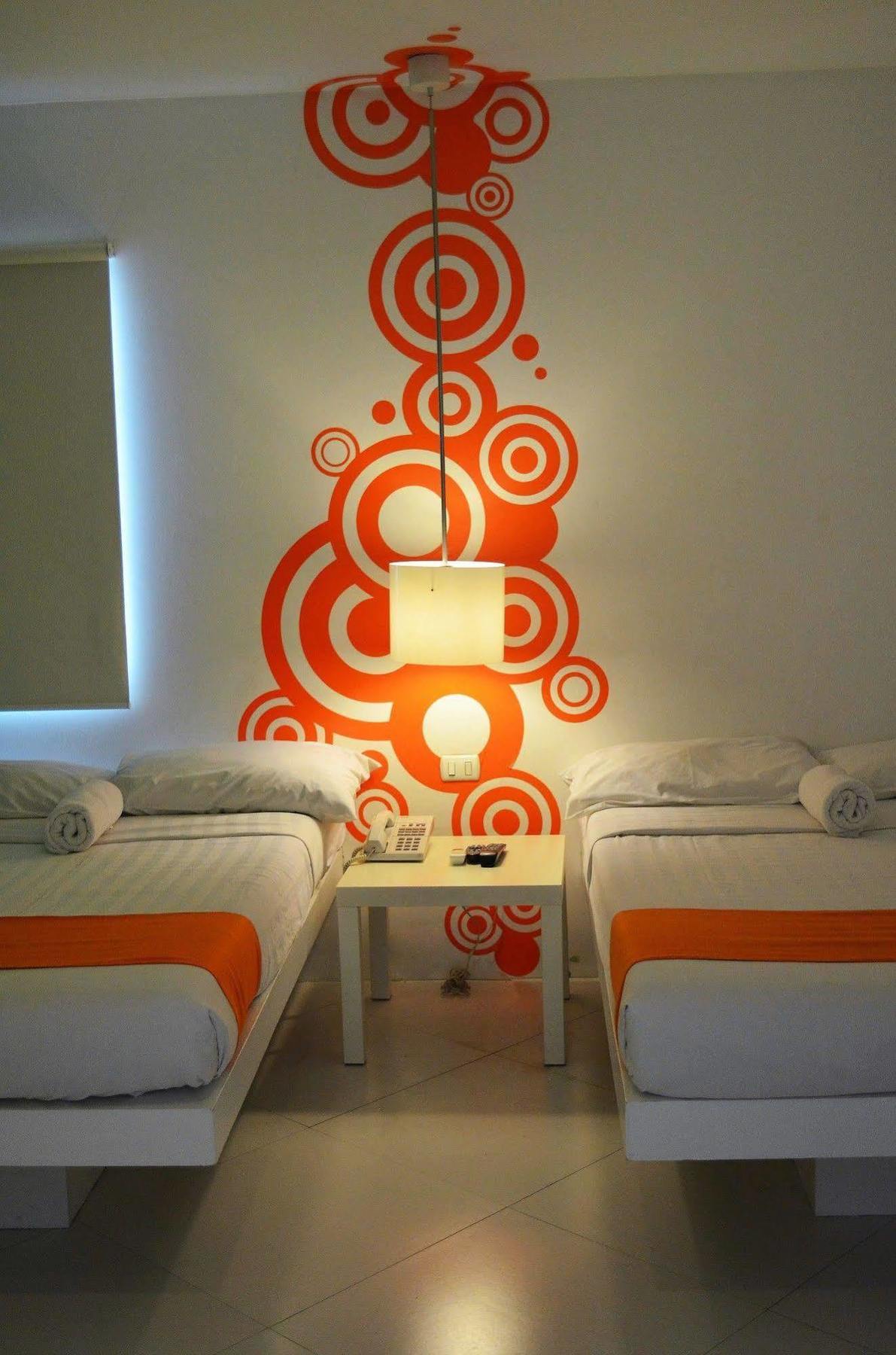 Islands Stay Hotels - Uptown Cebu Bagian luar foto