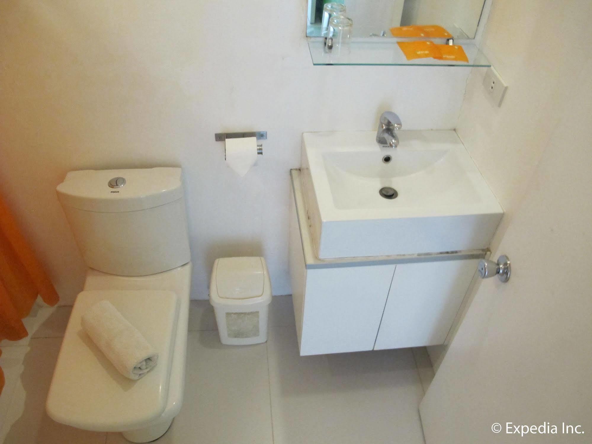 Islands Stay Hotels - Uptown Cebu Bagian luar foto