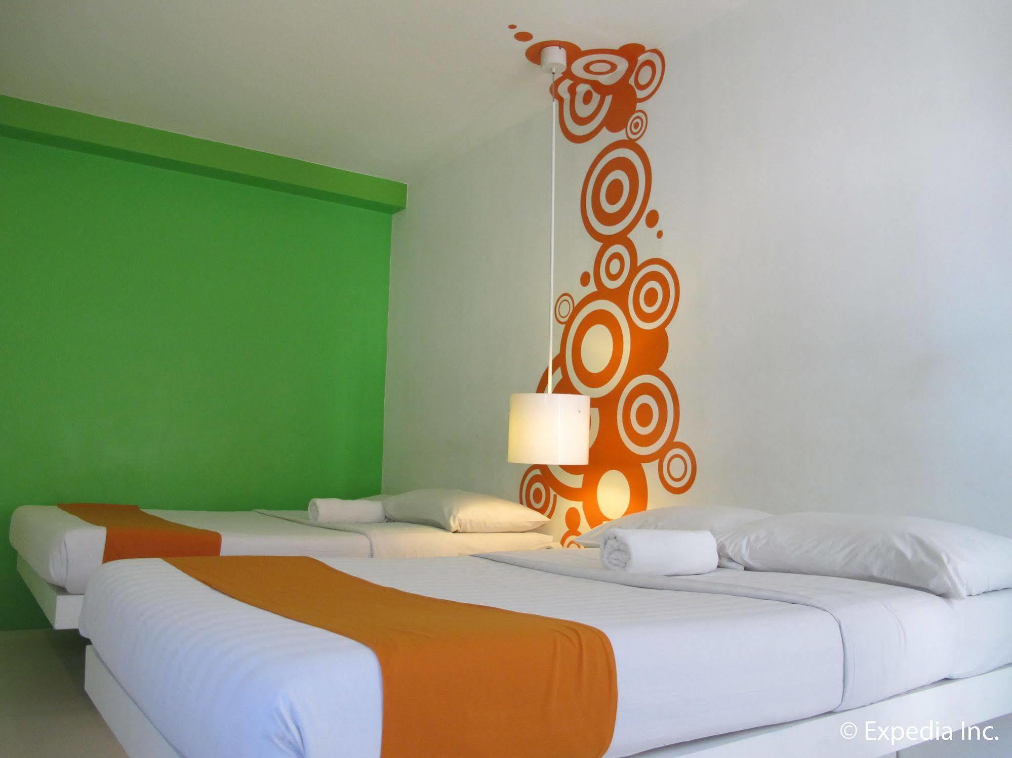 Islands Stay Hotels - Uptown Cebu Bagian luar foto