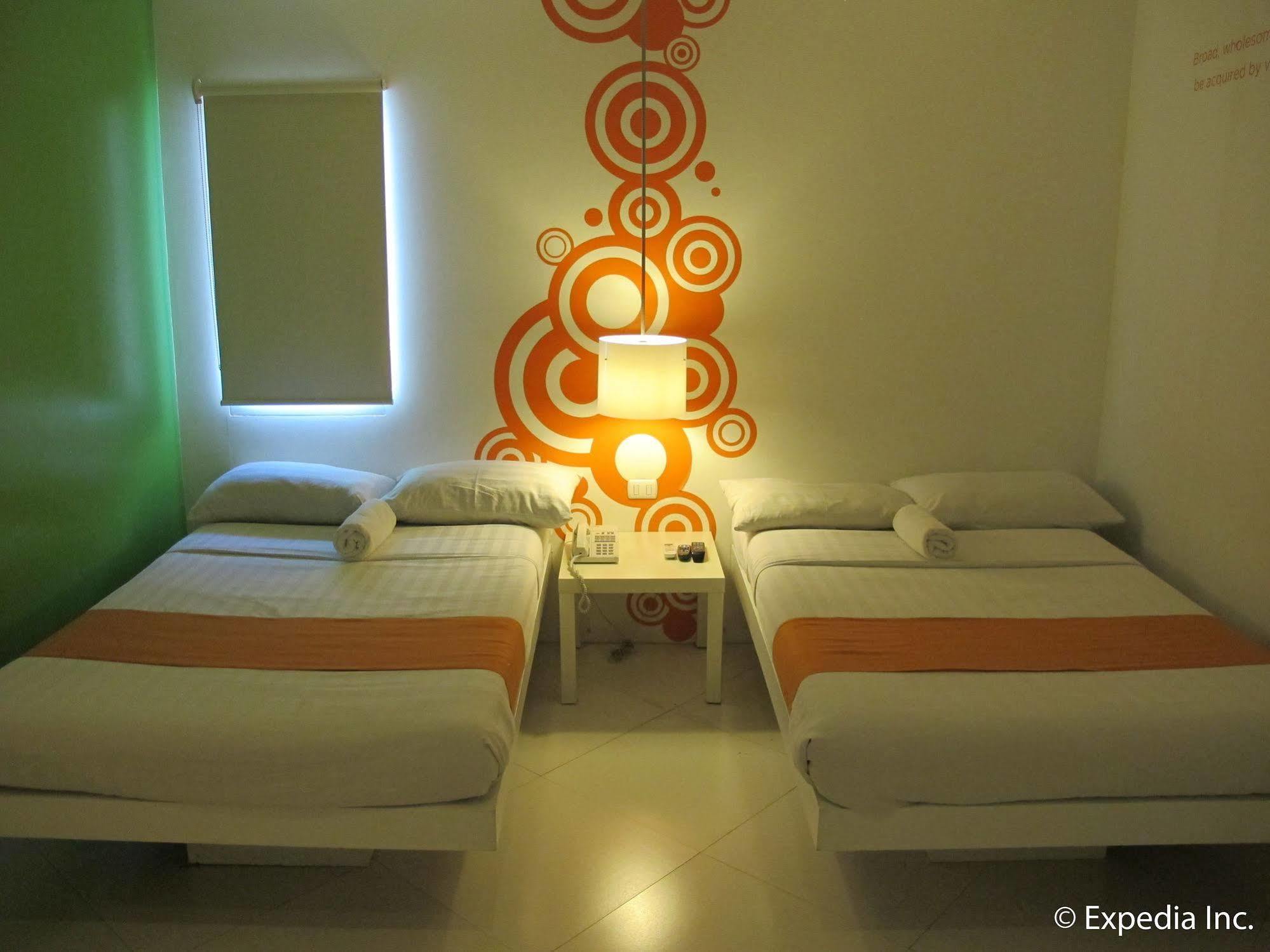 Islands Stay Hotels - Uptown Cebu Bagian luar foto